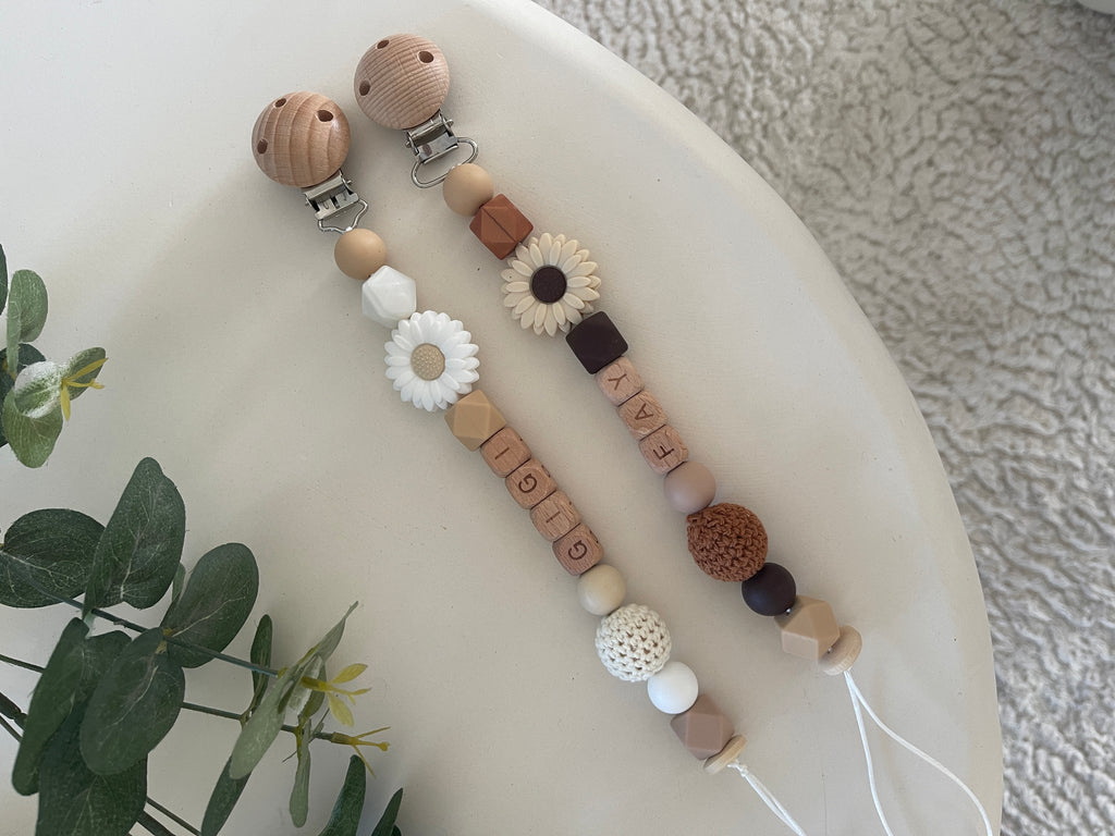 Speenkoord met naam, kralenspeenkoord gepersonaliseerd
