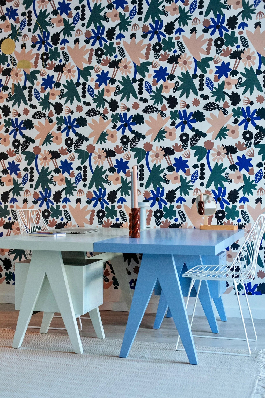 Behangstaal Meet Me at the Wall -  Flowerplay Light - Natural Noord