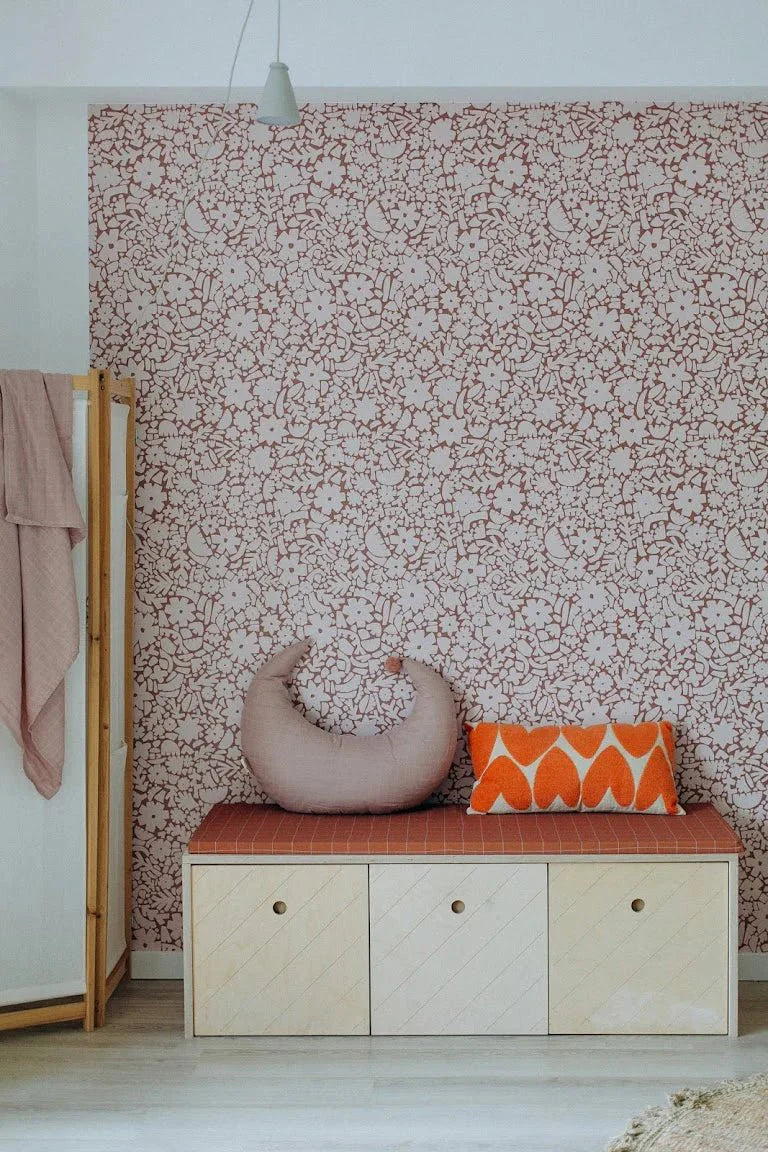 Behangstaal Meet Me at the Wall -  Flowerfield Warm Taupe  - Naturel Noord