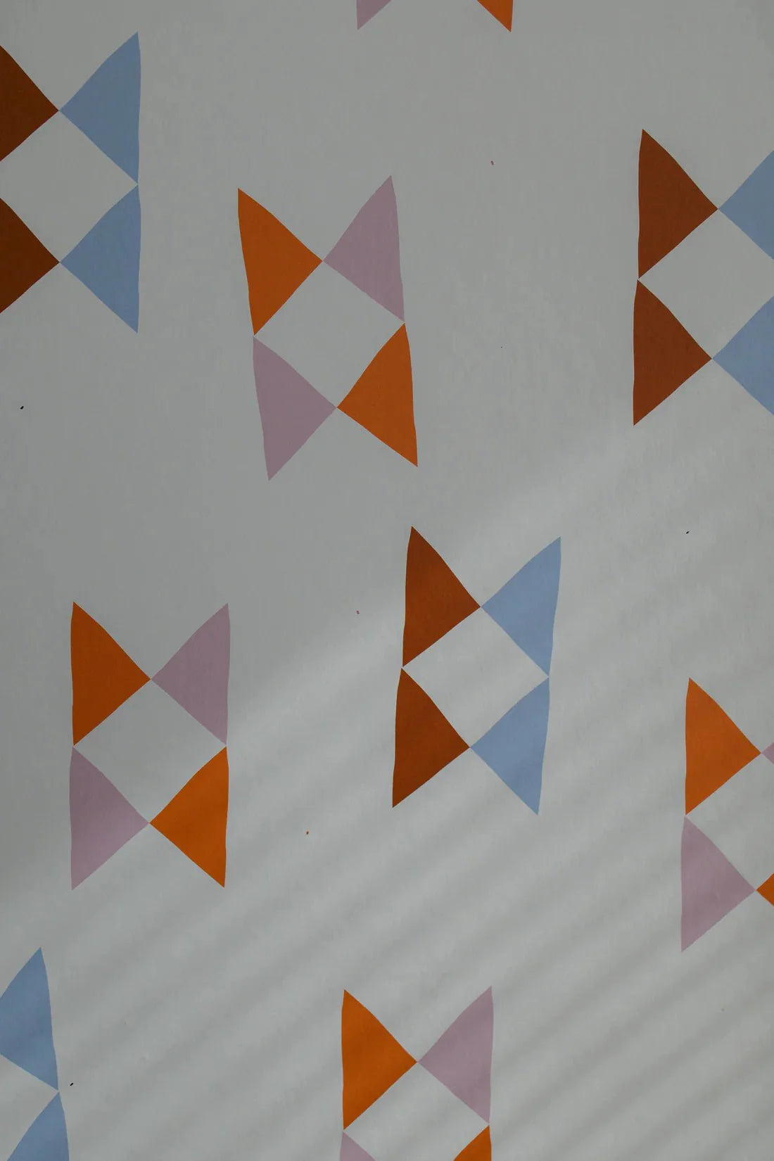 Behangstaal Meet Me at the Wall - Wow Bow Uni - Carolien Baudoin